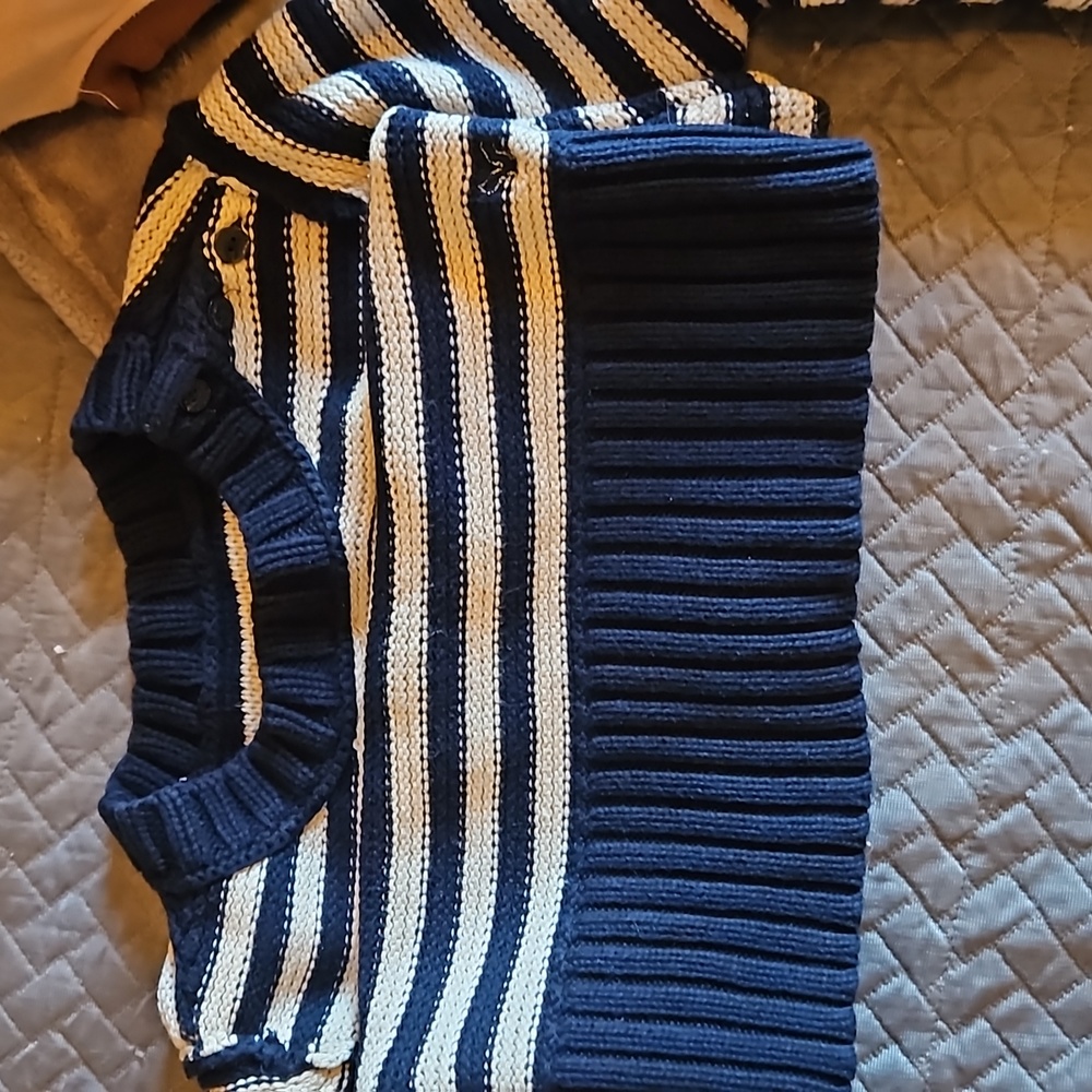 Sweater - Picture 4 of 4